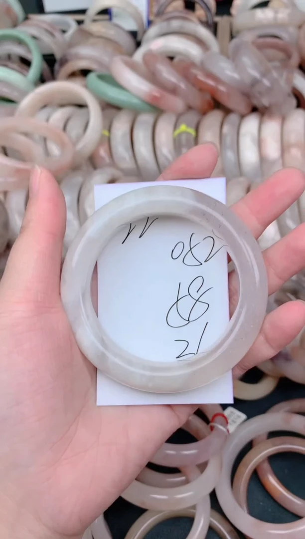 未镶嵌手镯石英质玉052