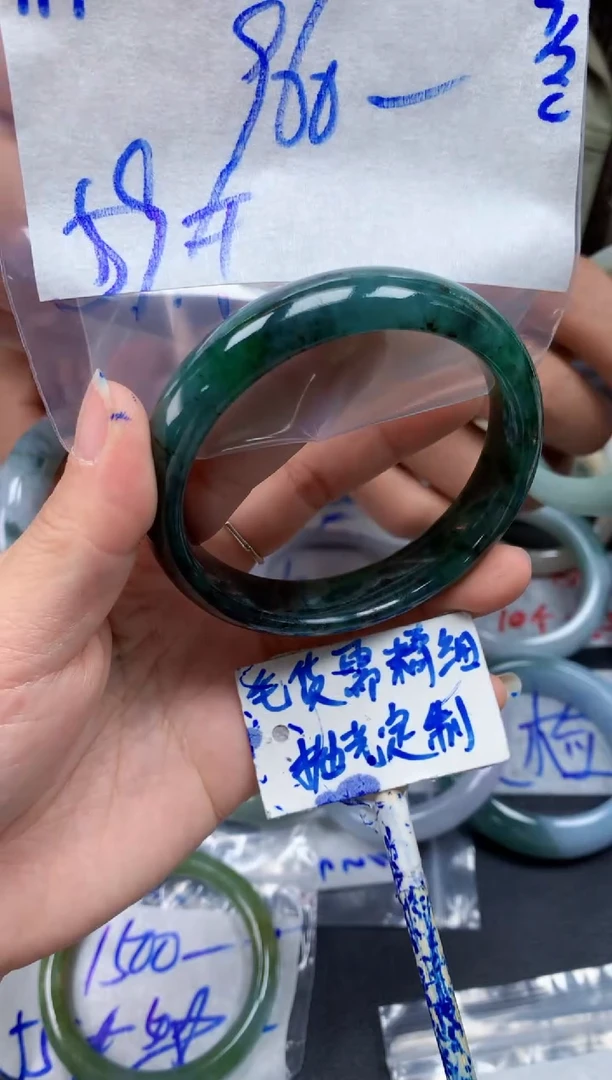【闪购商品】定制翡翠未镶嵌119毛货需精细抛光手镯多样性拍一发一
