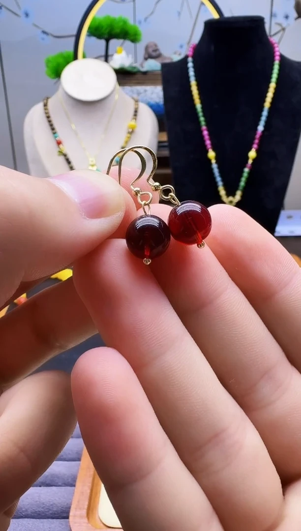 14K金镶嵌血珀耳饰E29