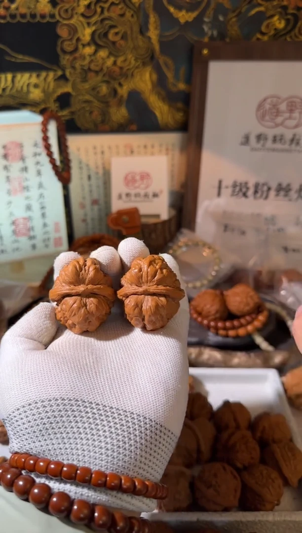 文玩核桃吊坠42全品蛤蟆头尖有个黄点