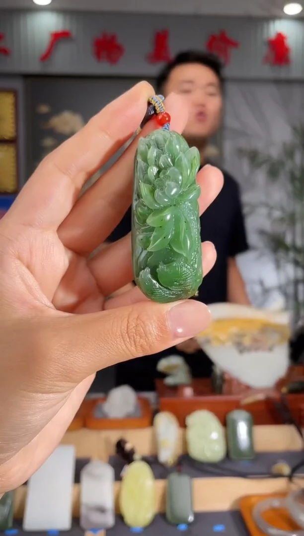 和田玉未镶嵌颈饰1