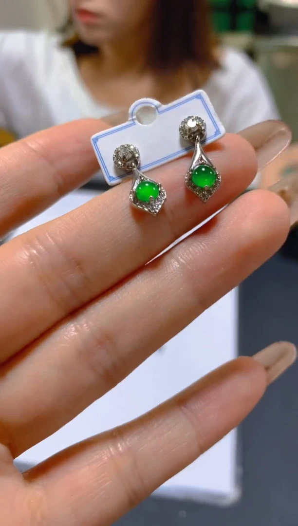 未镶嵌翡翠耳饰多样性发一