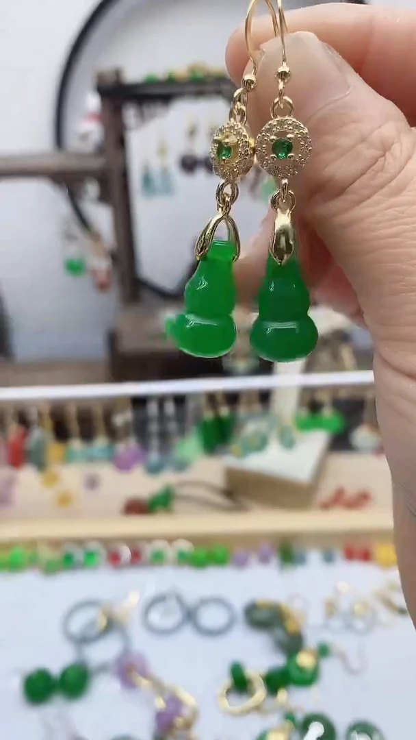 14K金镶嵌石英质玉（天山翠）耳饰183