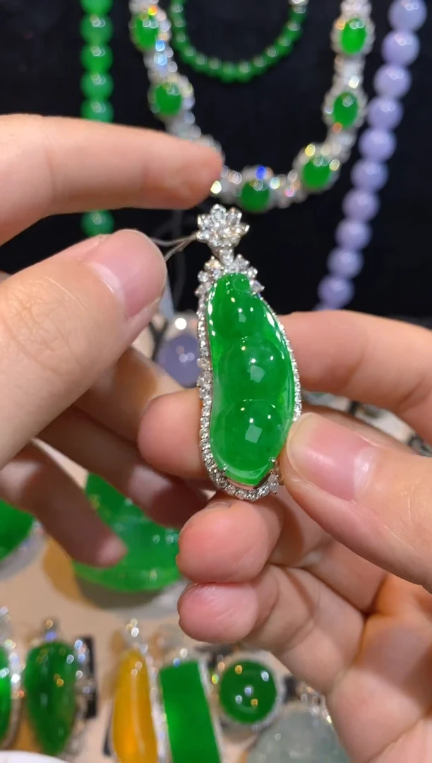 吊坠(赠链)18K金镶嵌翡翠翡翠吊坠