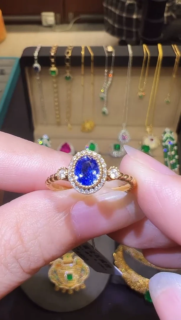 戒指蓝宝石18K金镶嵌0.63ct