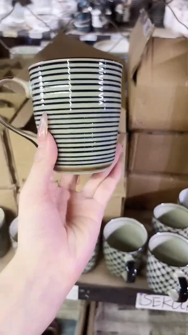 陶瓷蓝驹线条纹马克杯一个