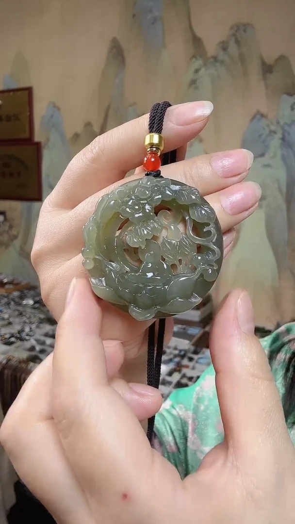 颈饰未镶嵌和田玉.