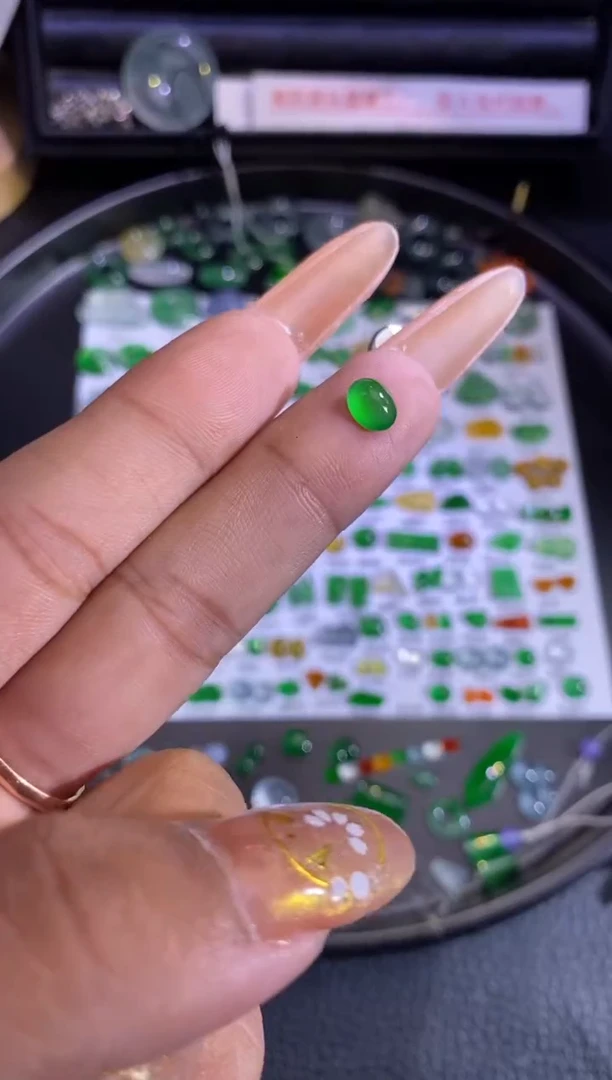 未镶嵌挂件翡翠蛋