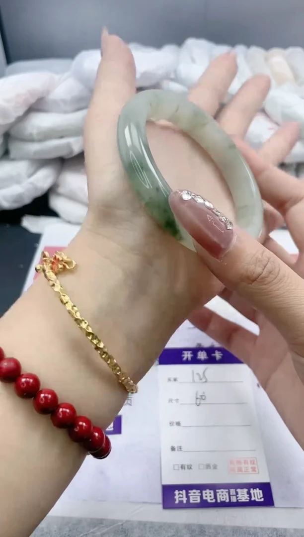 【闪购商品】石英质玉手镯未镶嵌125/60