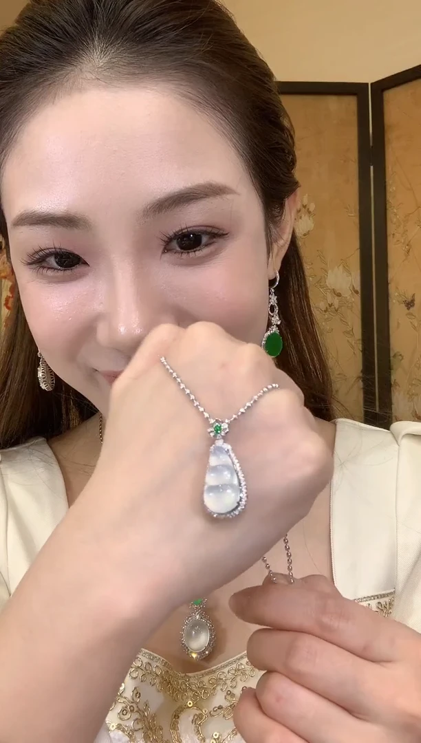 吊坠(不含链)18K金镶嵌翡翠A34 不含链