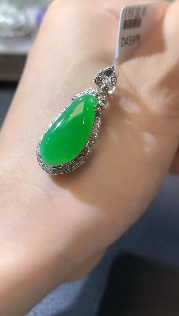 【闪购商品】翡翠吊坠(不含链)18K金镶嵌C11