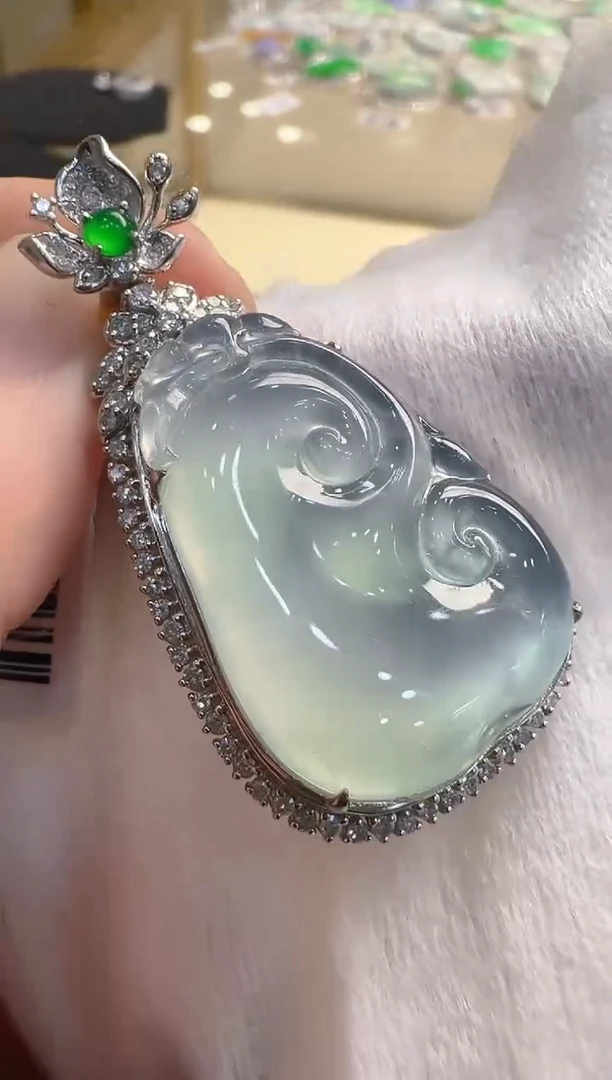 【闪购商品】翡翠吊坠(不含链)18K金镶嵌多样性发货拍一发一