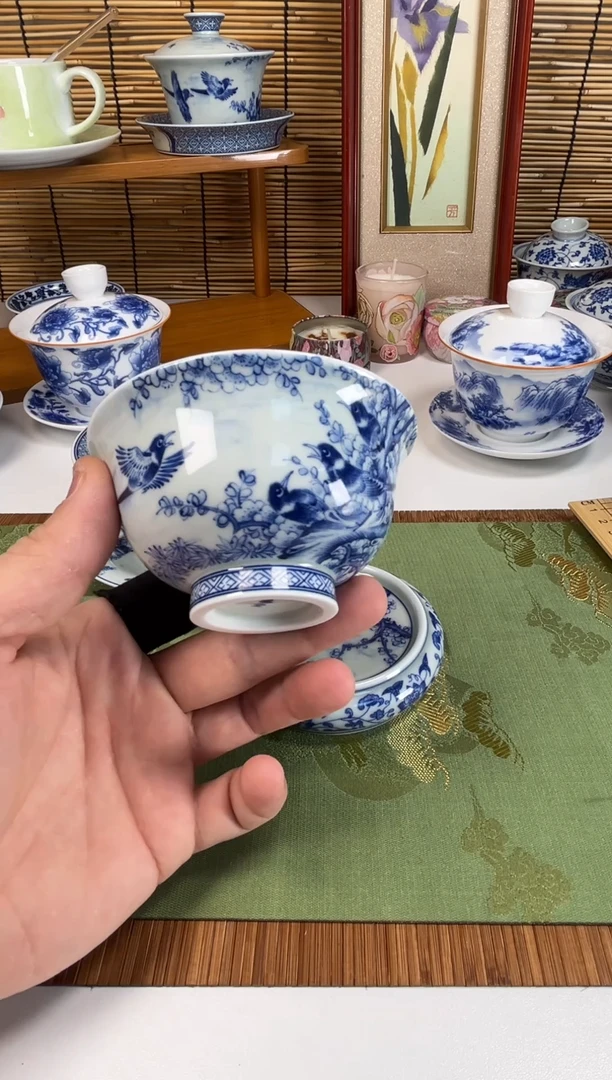 卖****姐喜上眉梢压手杯