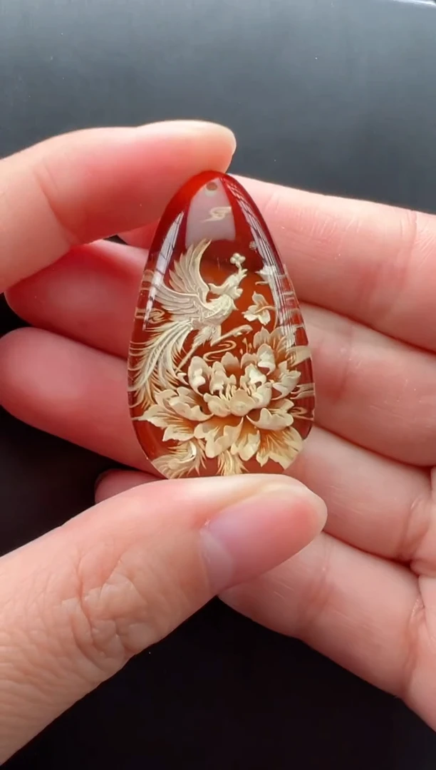 未镶嵌颈饰琥珀凤凰