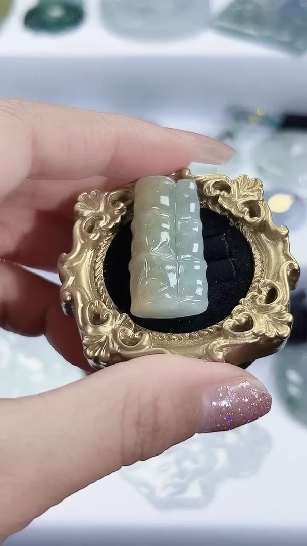颈饰未镶嵌翡翠天然缅A翡翠吊坠