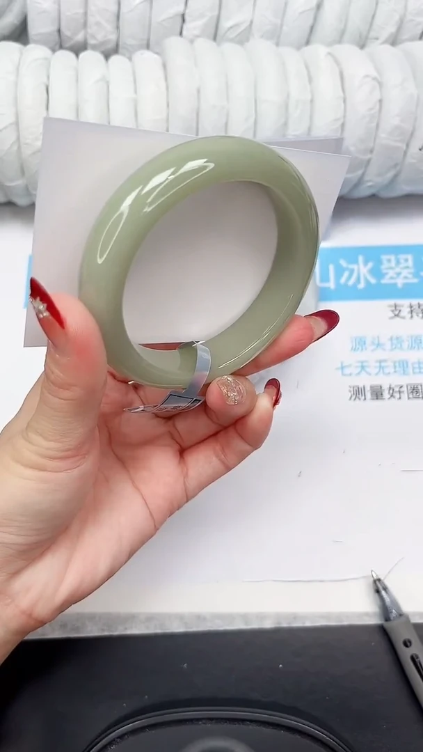 未镶嵌手镯石英质玉180-58.6DK