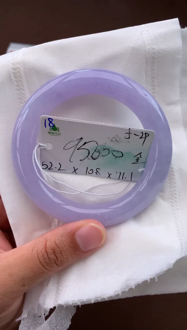 翡翠手镯未镶嵌自带#端午活动#，联系客服核对地址~