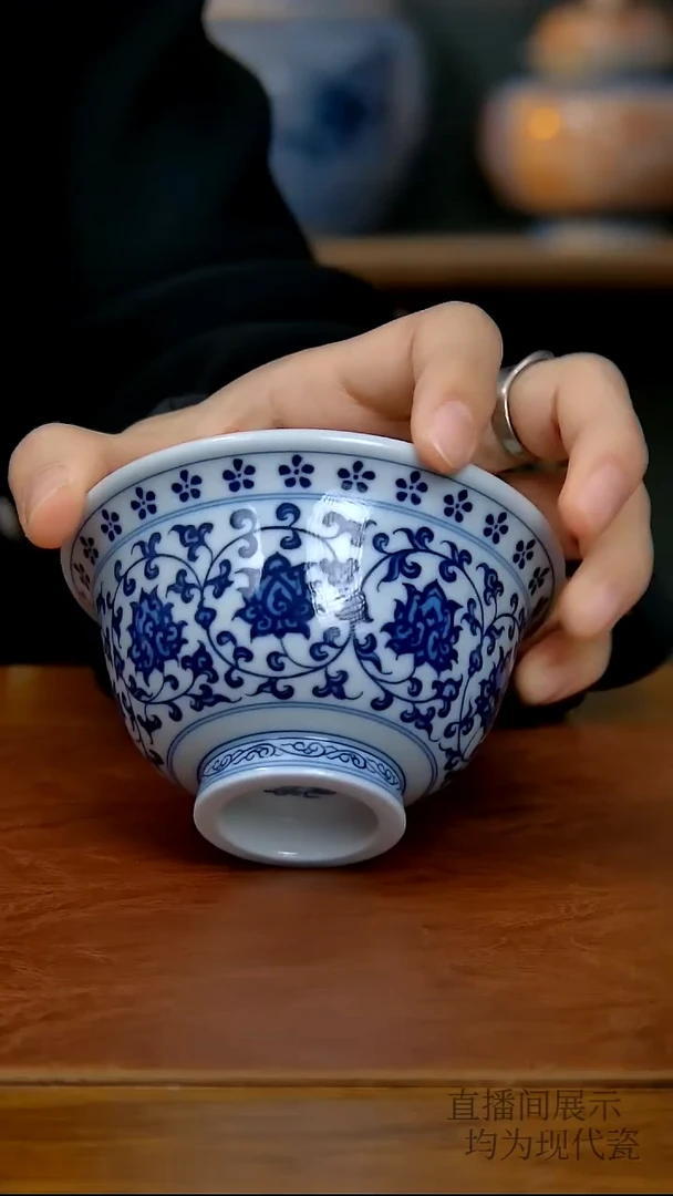 陶瓷缠枝莲压手杯（双狮内绘）