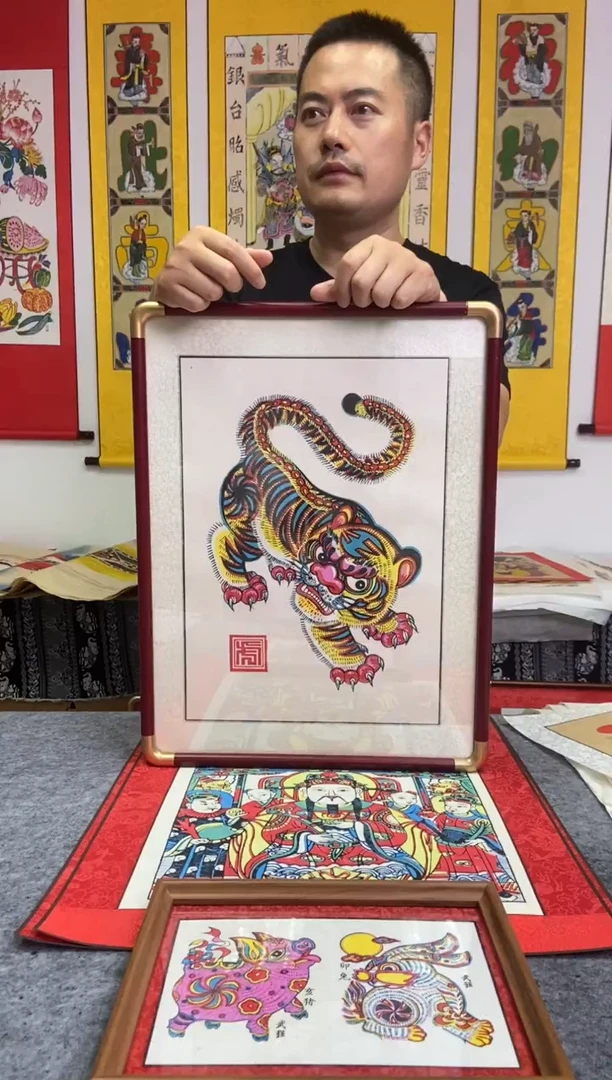 熙**?实木框布老虎年画手工制作精品年画