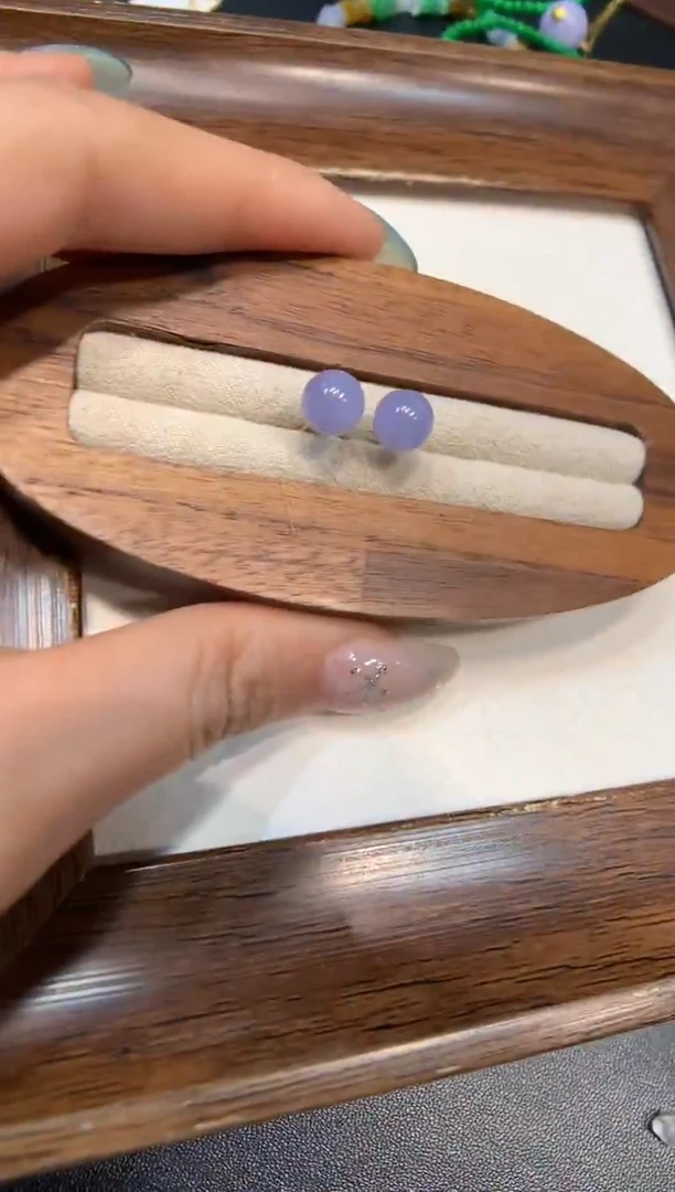 18K金镶嵌翡翠耳饰耳钉