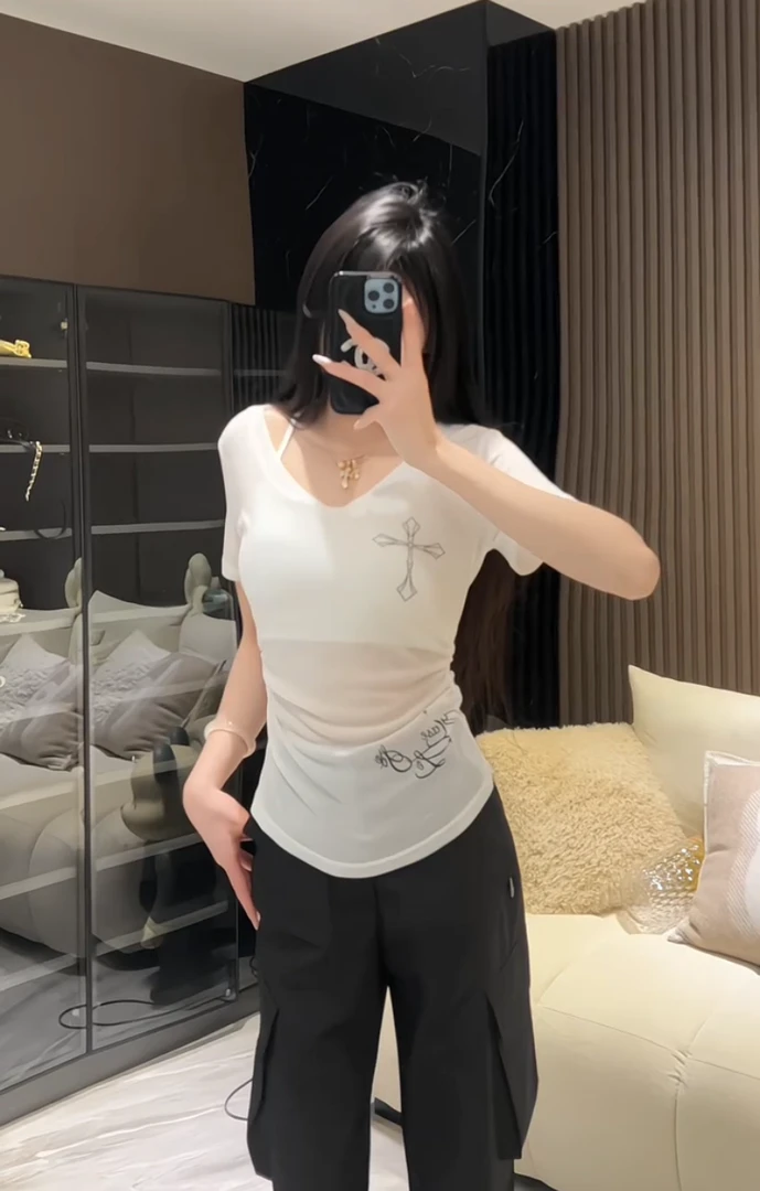 欧货2025春夏新款时髦休闲百搭撞色印花修身显瘦V领短袖T恤上衣