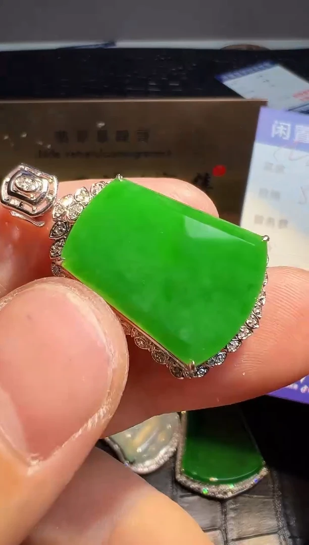 【闪购商品】翡翠颈饰18K金镶嵌翡翠回流