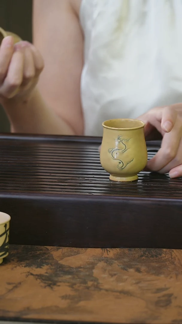 摆件望瓯陶溪川草木灰龙杯zgt