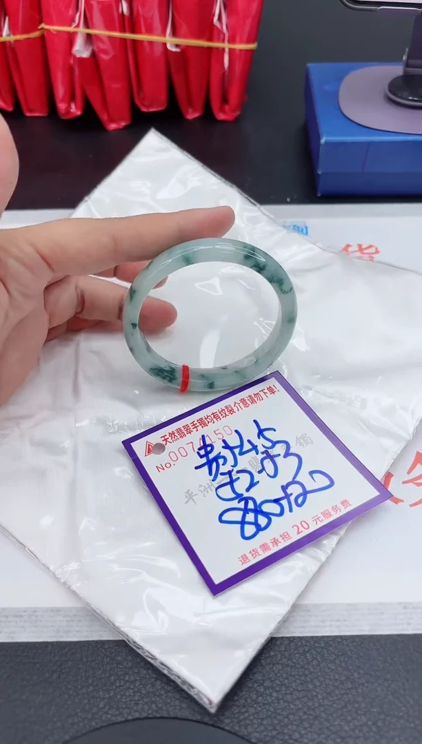 翡翠手镯未镶嵌1