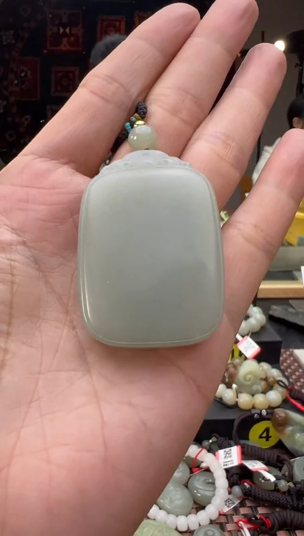 吊坠(赠链)未镶嵌和田玉且末料青白玉无事牌