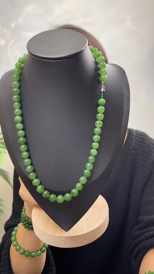 项链未镶嵌和田玉（碧玉）跑****姐碧玉妈妈链 8±mm 有黑点