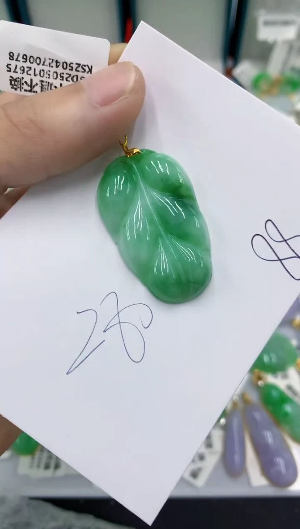 翡翠18K金镶嵌颈饰翡翠