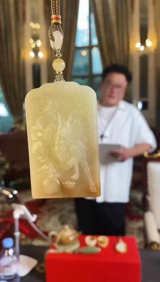 和田玉未镶嵌挂件闪购糖白麒麟献宝