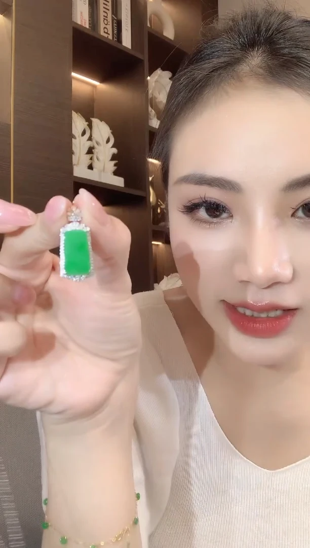 吊坠(不含链)18K金镶嵌翡翠A571
