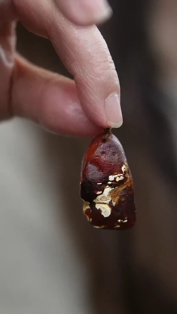 琥珀颈饰未镶嵌蜜蜡沉吊坠