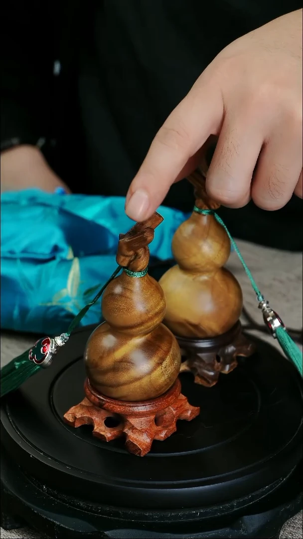 金丝楠大**?小叶桢楠纯手工雕刻小葫芦手把件