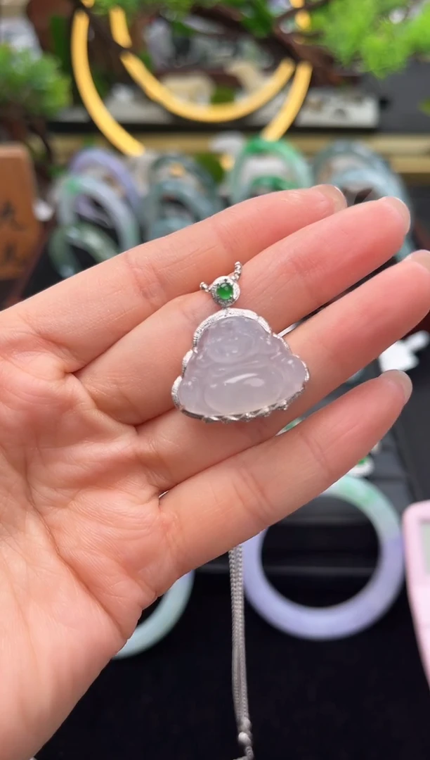 颈饰18K金镶嵌翡翠吊坠