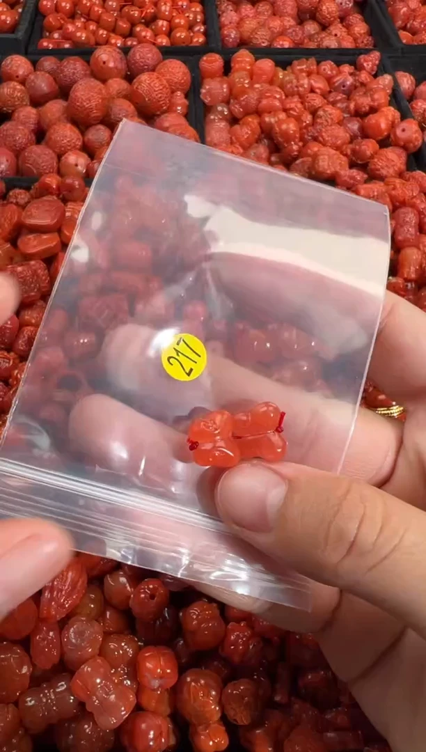 南红玛瑙未镶嵌颈饰1