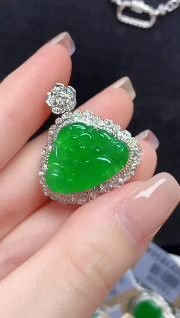 吊坠(不含链)18K金镶嵌翡翠多样性发其一