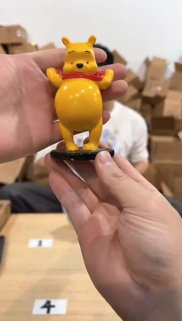 瓷片大肚子维尼小摆件