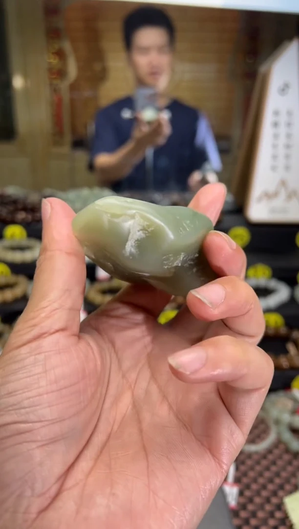 和田玉未镶嵌摆件于田料青白玉摆件120克