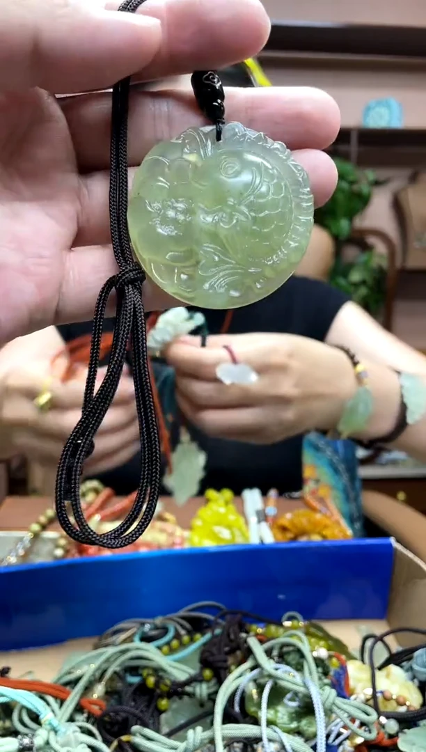 未镶嵌岫玉颈饰·1