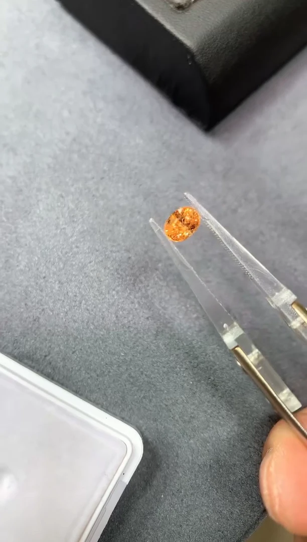 未镶嵌裸石石榴石（芬达石）1ct 60