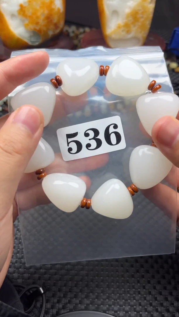 未镶嵌和田玉珠宝半成品见**收和田玉