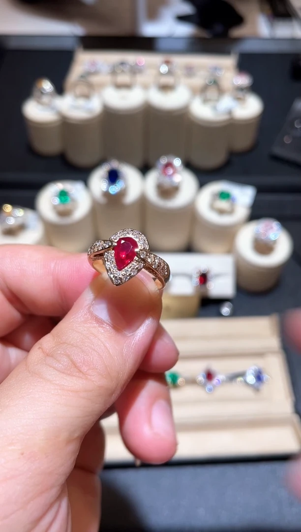 18K金镶嵌戒指红宝石1.04ct