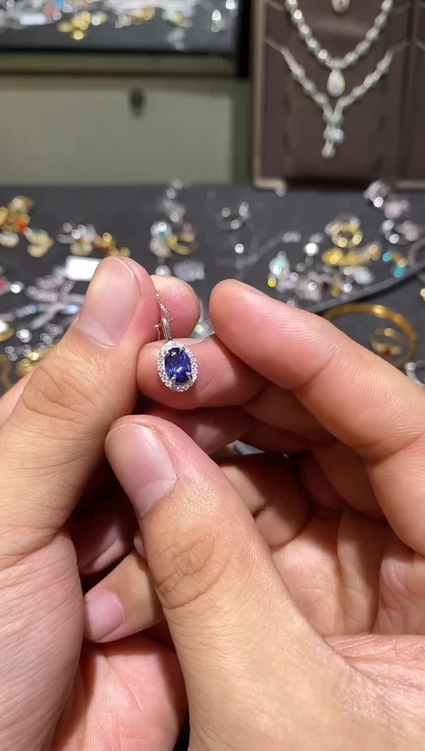 颈饰银S925镶嵌坦桑石吊坠