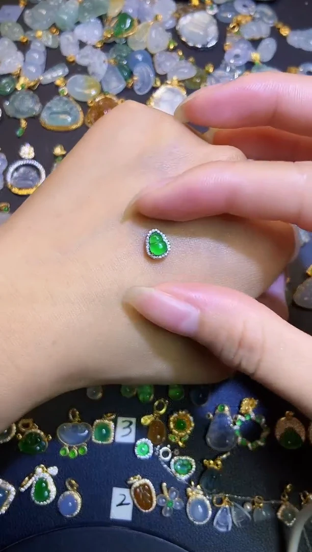 翡翠18K金镶嵌吊坠(不含链)天然A货翡翠