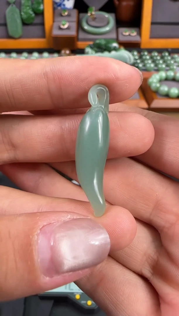 和田玉未镶嵌颈饰吊坠