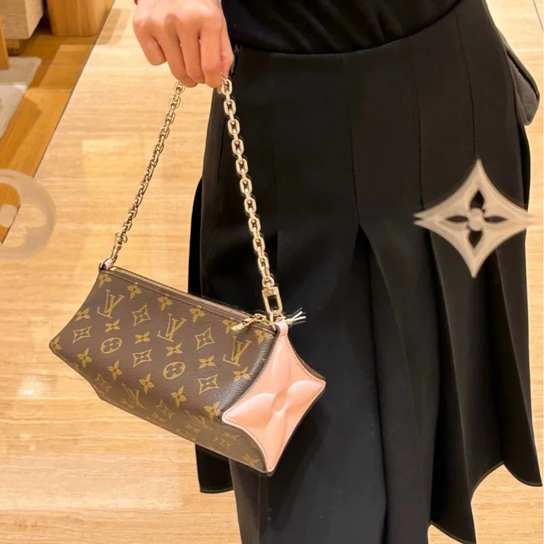 95新 LouisVuitton/路易威登 青奢荟/LV经典老花杨桃斜挎包/63280