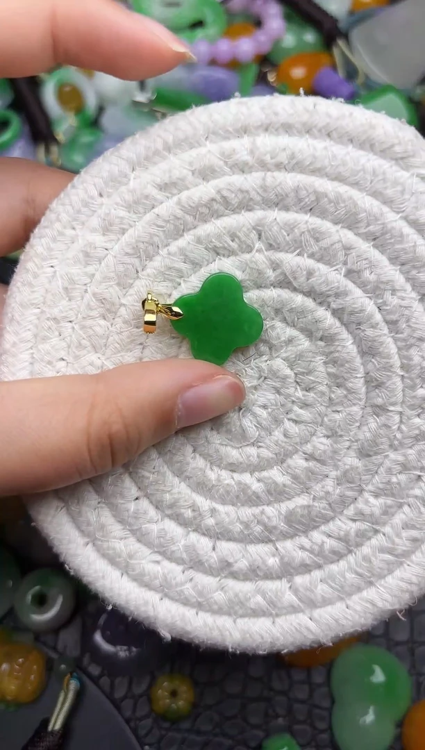 颈饰未镶嵌翡翠缅甸翡翠吊坠