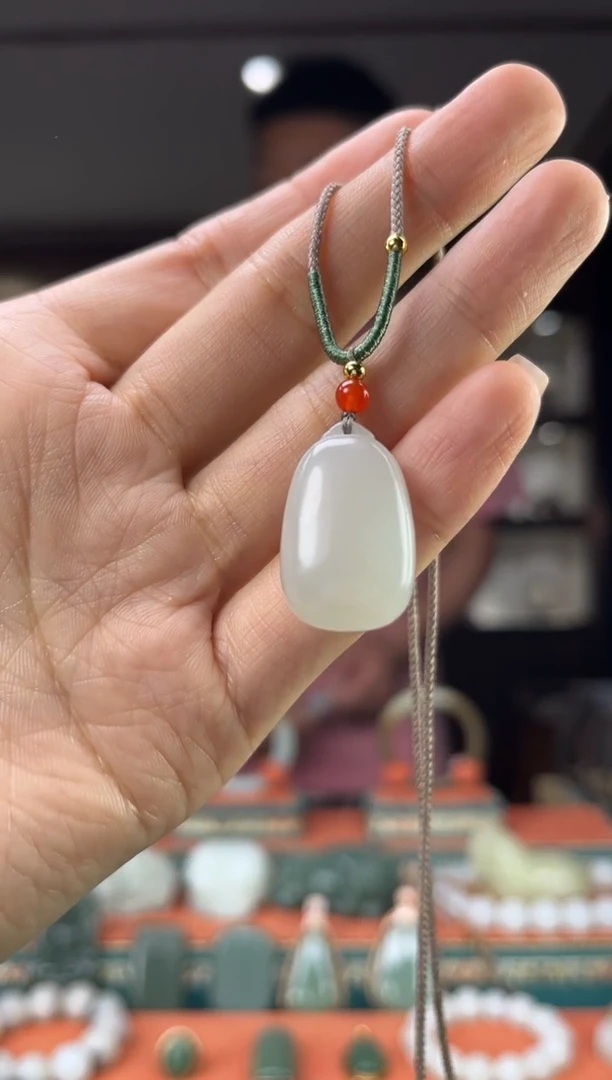 和田玉未镶嵌颈饰1